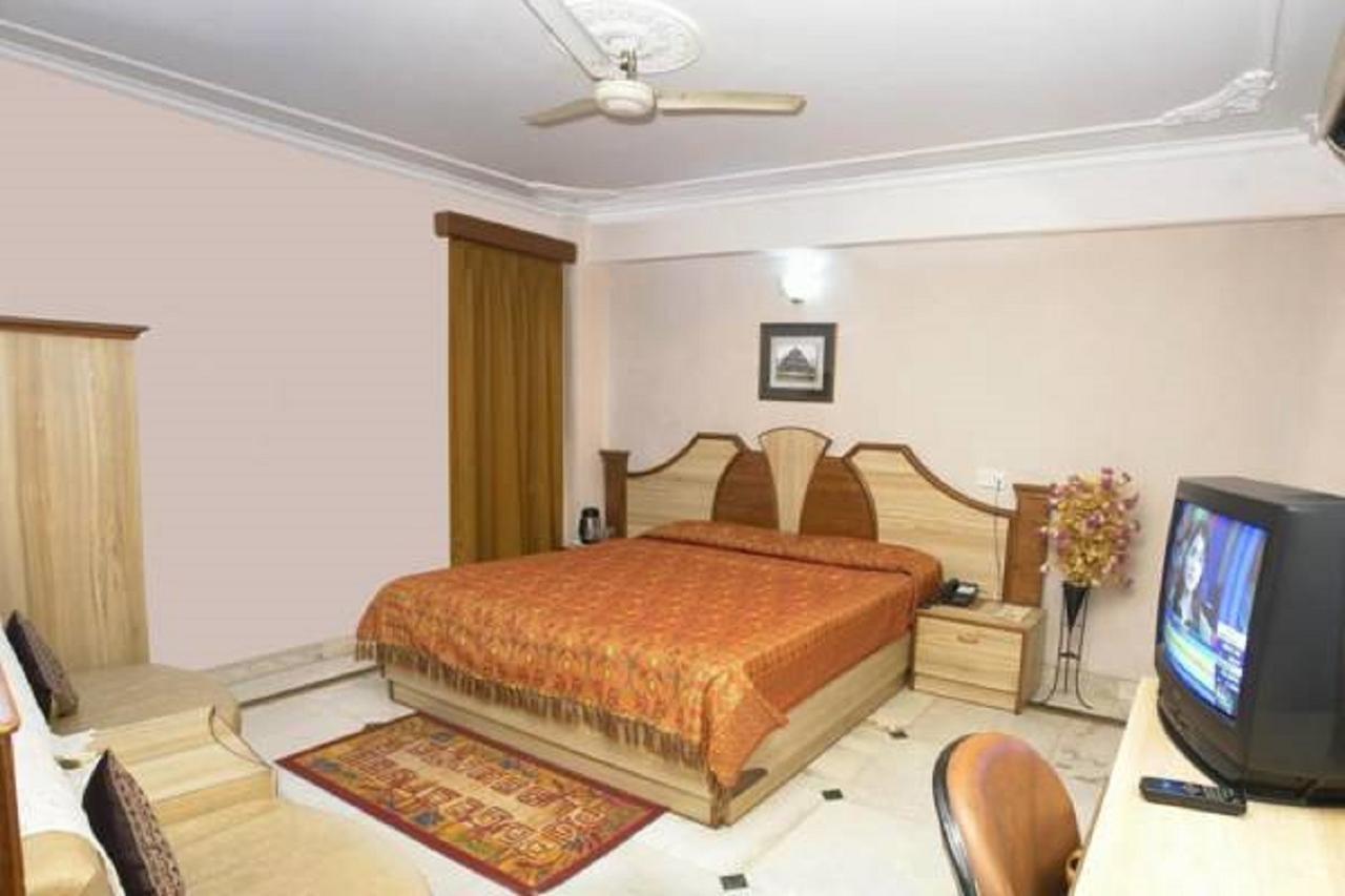 Hotel Welcome Palace Agartala Exterior photo